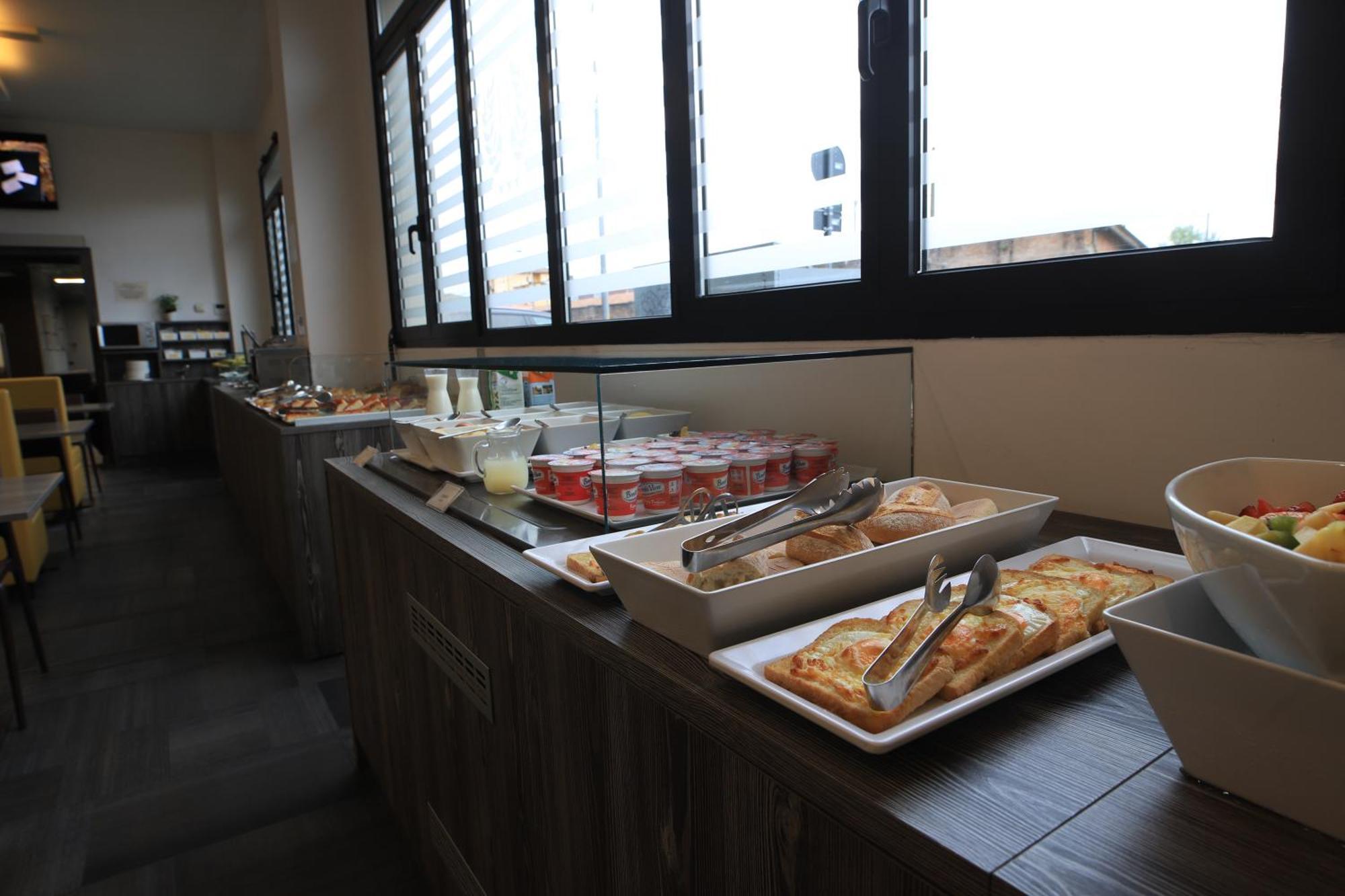 Tiby Hotel مودينا المظهر الخارجي الصورة