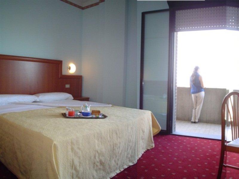 Tiby Hotel مودينا المظهر الخارجي الصورة
